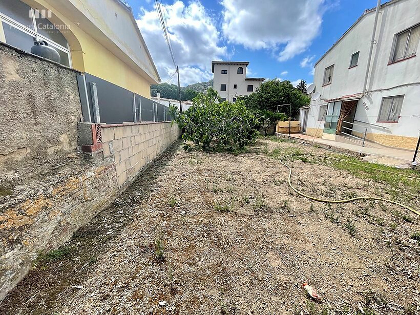 Casa amb 4 habitacions, garatge i una parcel·la de 283 m2 a Calonge.