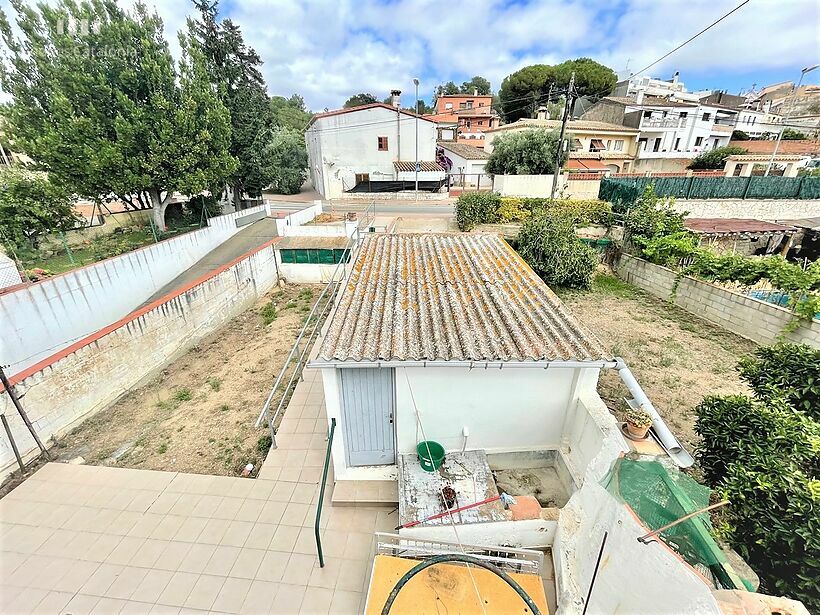 Casa amb 4 habitacions, garatge i una parcel·la de 283 m2 a Calonge.