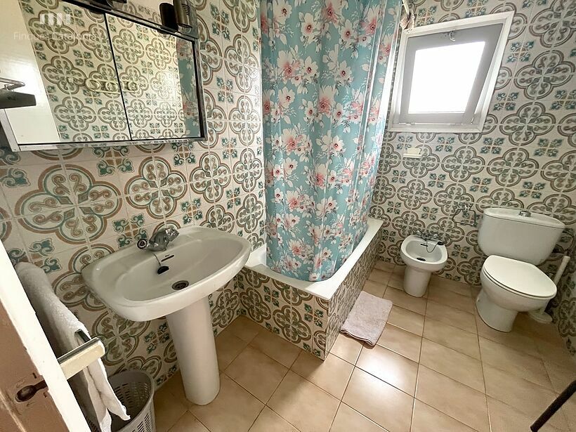House with 4 bedrooms, garage and a 283 m2 plot in Calonge.