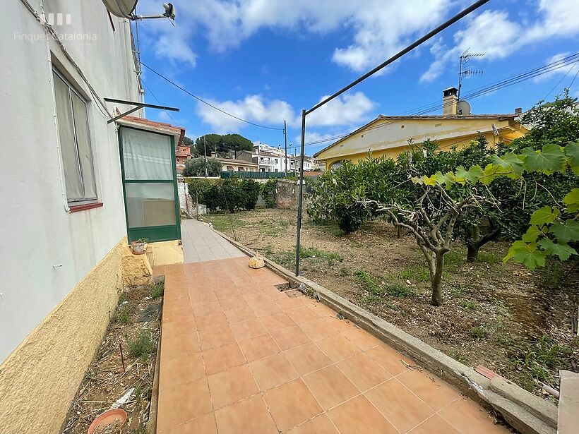 Casa amb 4 habitacions, garatge i una parcel·la de 283 m2 a Calonge.