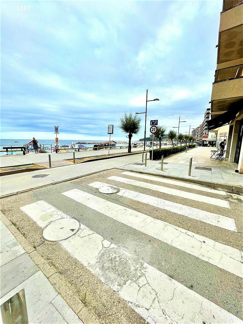 Casa amb vistes mar, 4 dormitoris, terrassa 21 m2 i 2 places de pàrquing a Sant Antoni de Calonge
