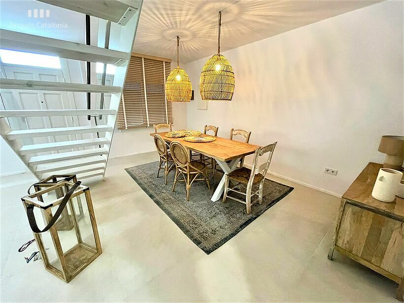 Casa amb vistes mar, 4 dormitoris, terrassa 21 m2 i 2 places de pàrquing a Sant Antoni de Calonge