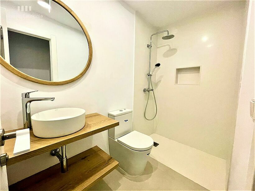 Casa amb vistes mar, 4 dormitoris, terrassa 21 m2 i 2 places de pàrquing a Sant Antoni de Calonge