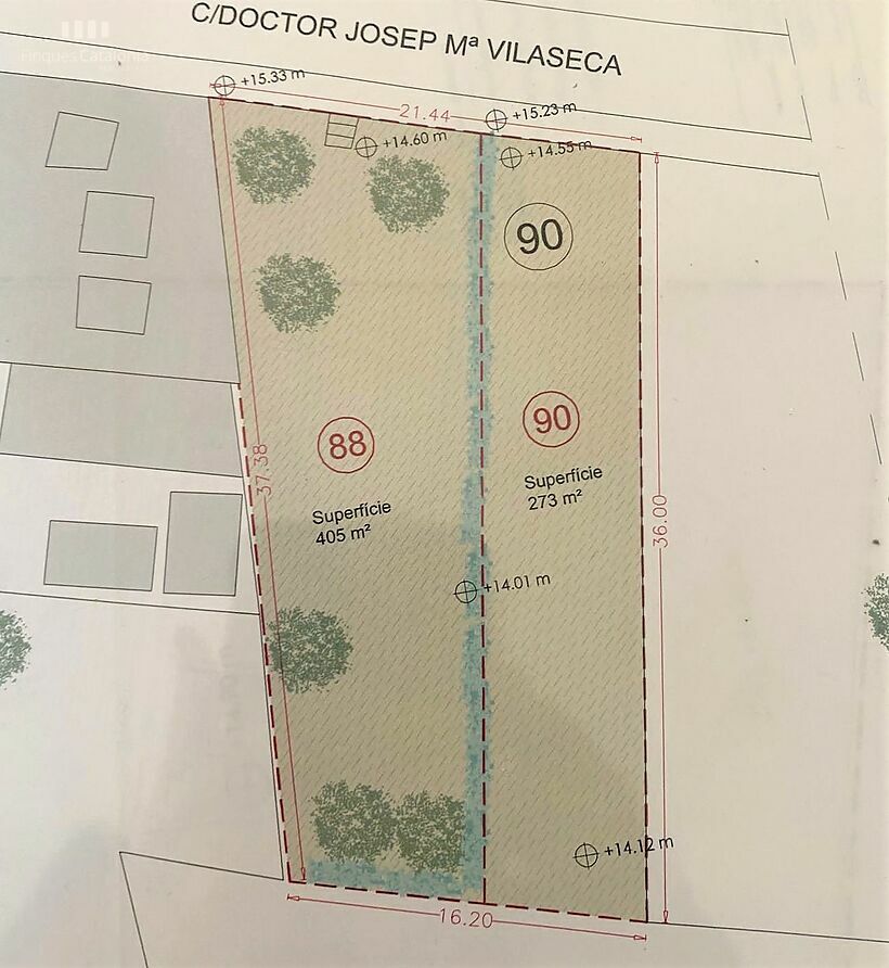 Parcela urbana de 678 m2 en Calonge pueblo para hacer dos casas o un bloque de pisos .