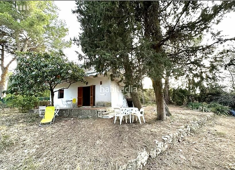Rustic house of 124 m2 built with land of 1,197 m2 800 meters from the sea and behind the Consum Supermarket in Torre Valentina