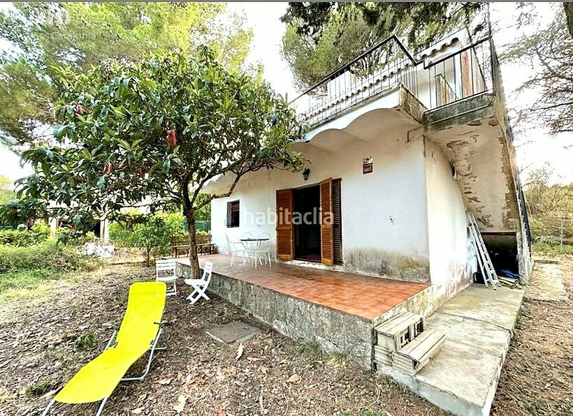 Rustic house of 124 m2 built with land of 1,197 m2 800 meters from the sea and behind the Consum Supermarket in Torre Valentina