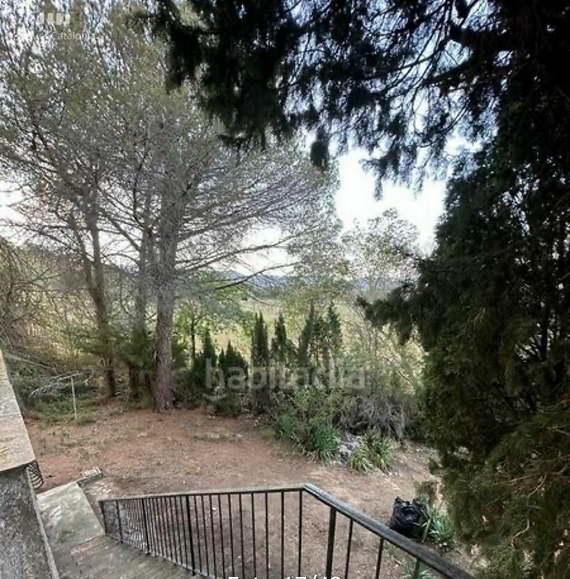 Rustic house of 124 m2 built with land of 1,197 m2 800 meters from the sea and behind the Consum Supermarket in Torre Valentina