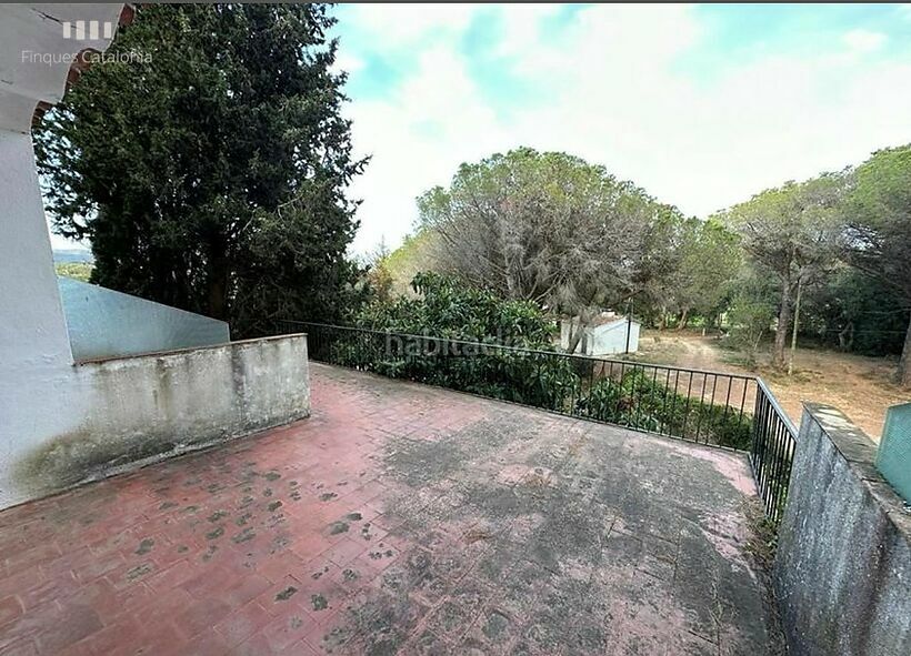Rustic house of 124 m2 built with land of 1,197 m2 800 meters from the sea and behind the Consum Supermarket in Torre Valentina