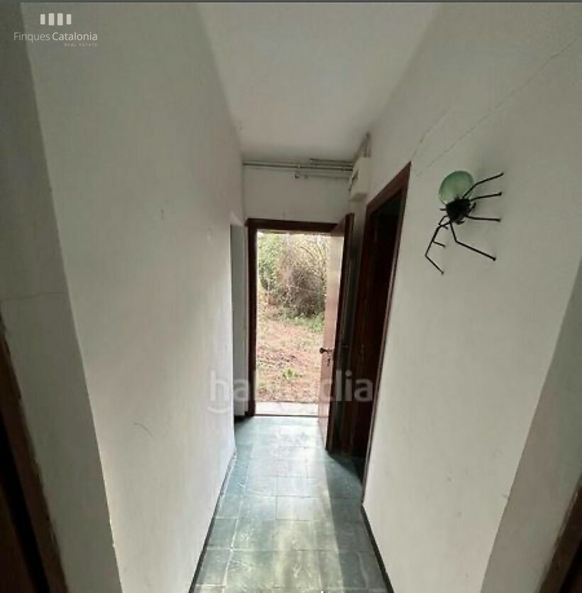 Rustic house of 124 m2 built with land of 1,197 m2 800 meters from the sea and behind the Consum Supermarket in Torre Valentina