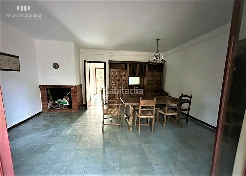Rustic house of 124 m2 built with land of 1,197 m2 800 meters from the sea and behind the Consum Supermarket in Torre Valentina