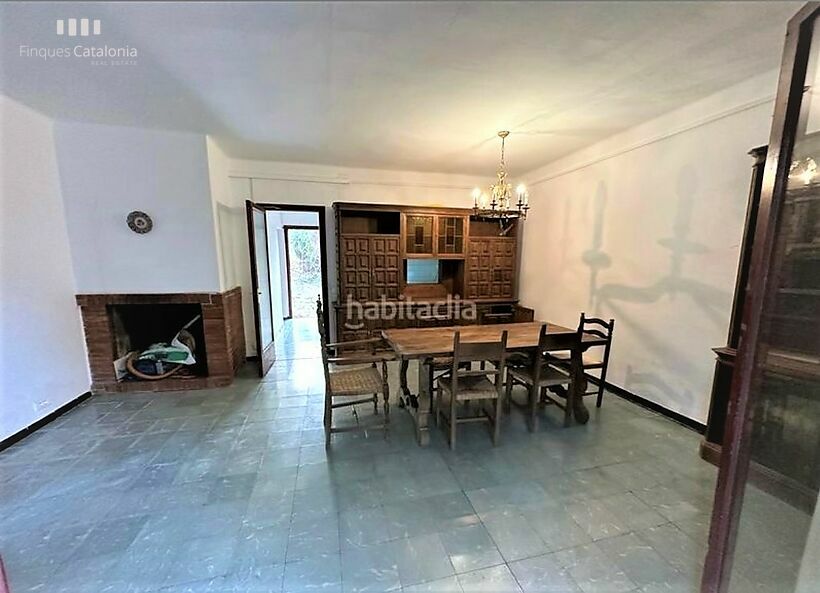 Rustic house of 124 m2 built with land of 1,197 m2 800 meters from the sea and behind the Consum Supermarket in Torre Valentina