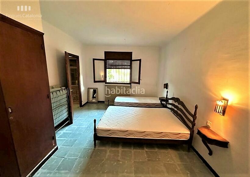 Rustic house of 124 m2 built with land of 1,197 m2 800 meters from the sea and behind the Consum Supermarket in Torre Valentina
