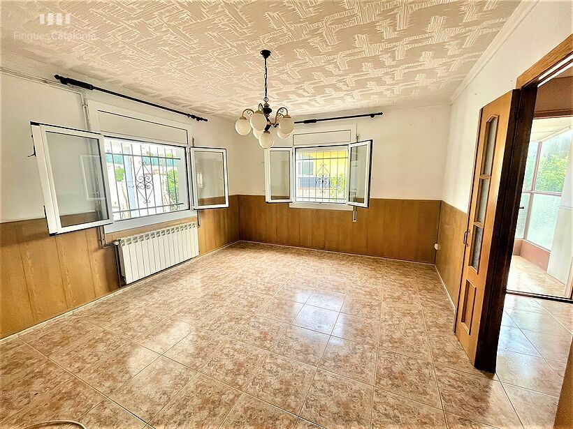 Casa amb 4 habitacions, garatge i una parcel·la de 283 m2 a Calonge.