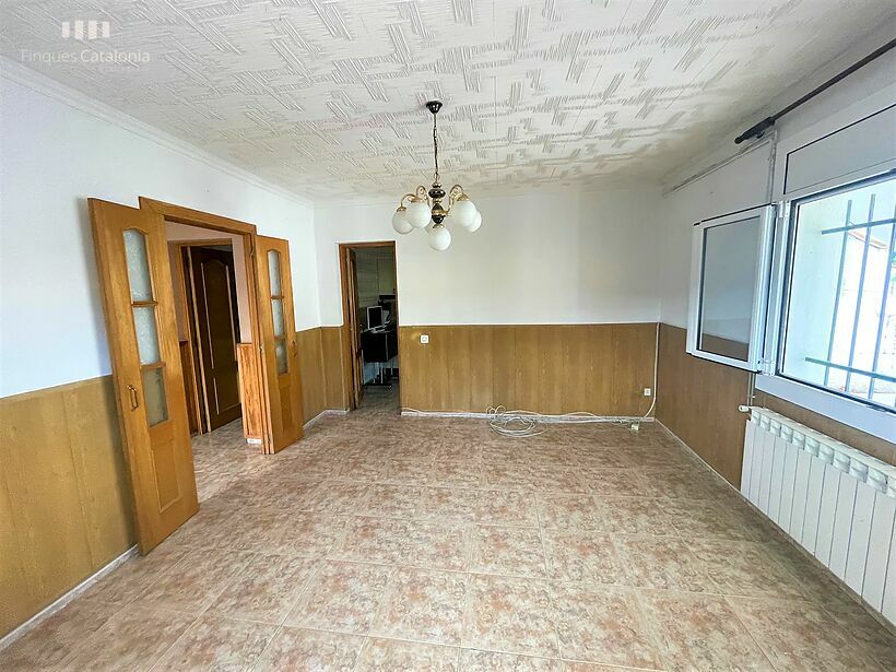 Casa amb 4 habitacions, garatge i una parcel·la de 283 m2 a Calonge.