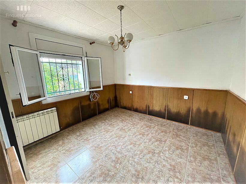 Casa amb 4 habitacions, garatge i una parcel·la de 283 m2 a Calonge.