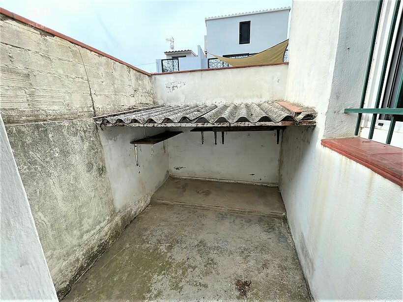 Casa amb 4 habitacions, garatge i una parcel·la de 283 m2 a Calonge.