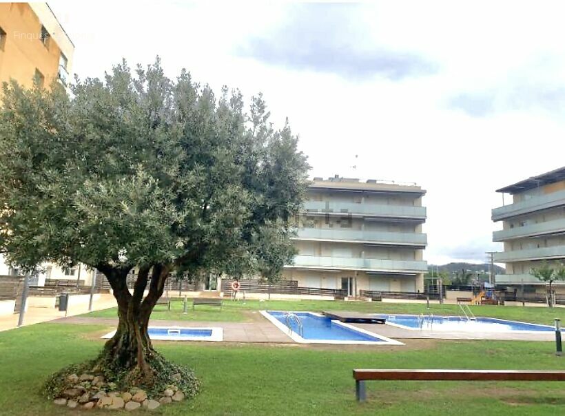 Piso con piscina comunitaria, terraza y parking opcional en Sant Antoni de Calonge