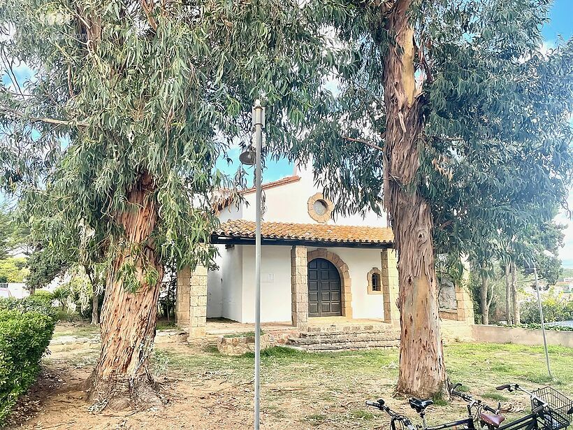 Rez-de-chaussée à Palamós la Fosca avec 14 m2 de terrasse, parking et débarras.