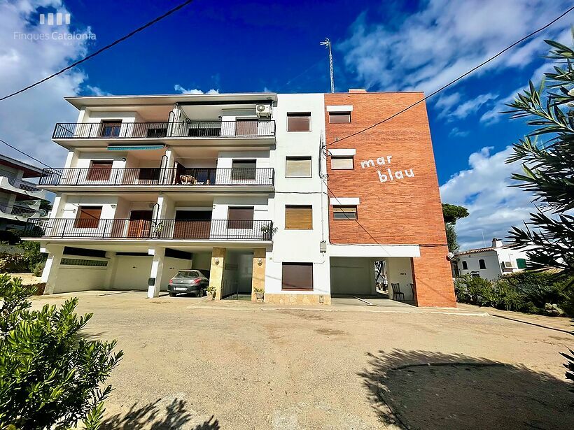 Rez-de-chaussée à Palamós la Fosca avec 14 m2 de terrasse, parking et débarras.