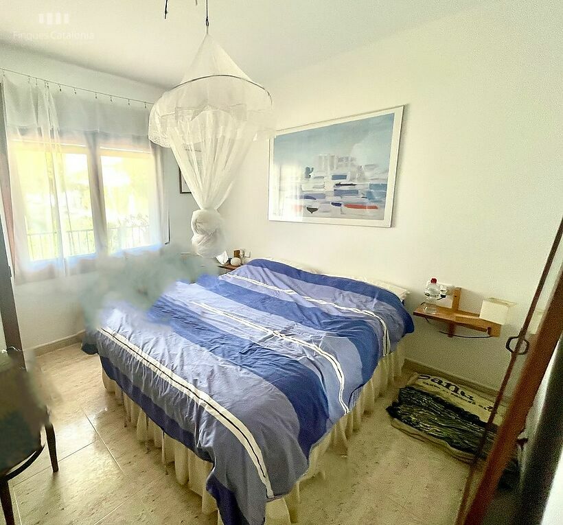 Rez-de-chaussée à Palamós la Fosca avec 14 m2 de terrasse, parking et débarras.