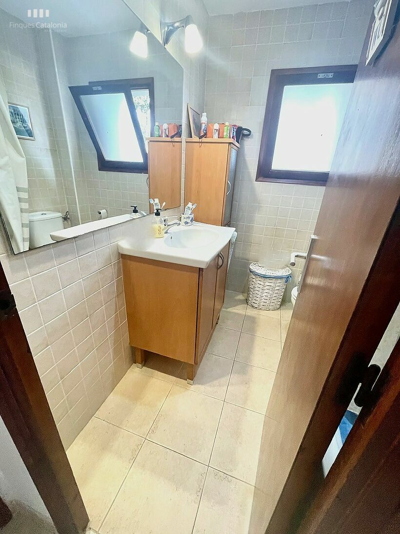 Rez-de-chaussée à Palamós la Fosca avec 14 m2 de terrasse, parking et débarras.