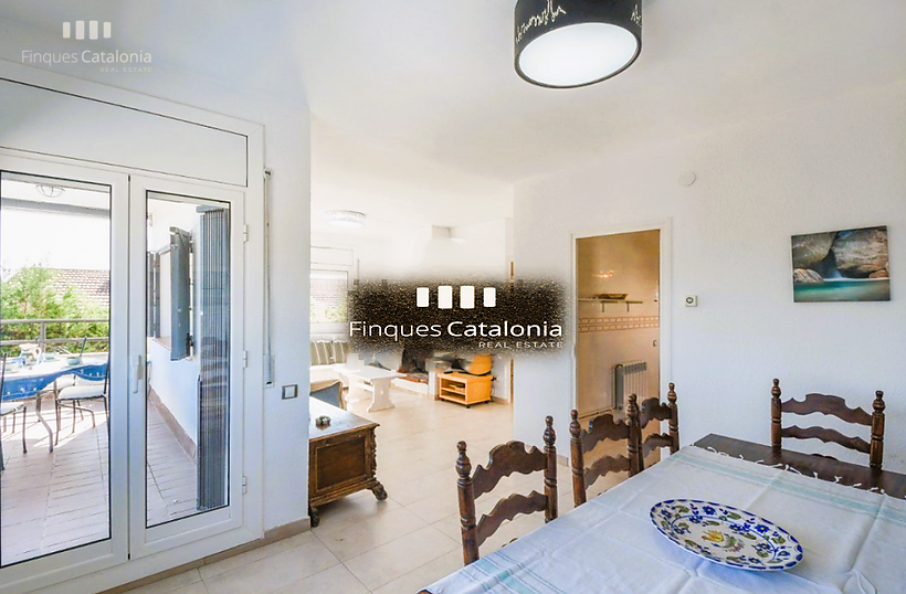 Casa amb vistes al mar, 6 habitacions, terrassa, garatge i piscina a Sant Pol de Mar Barcelona.