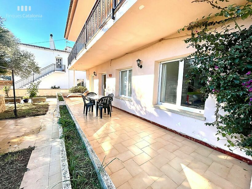 Planta baixa 3 habitacions dobles amb gran terrassa i jardí amb barbacoa a Sant Antoni de Calonge