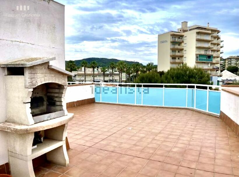 Appartement à 100 mètres de la promenade, avec 3 chambres, parking et terrasse de 68 m2 avec vue sur la mer à Platja