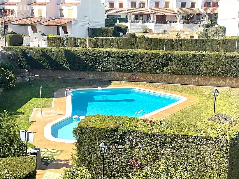 House in Torre Valentina with 4 bedrooms, garage, community pool and tourist license.
