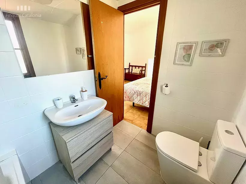 Casa a Torre Valentina amb 4 habitacions, garatge, piscina comunitària i llicència turística.