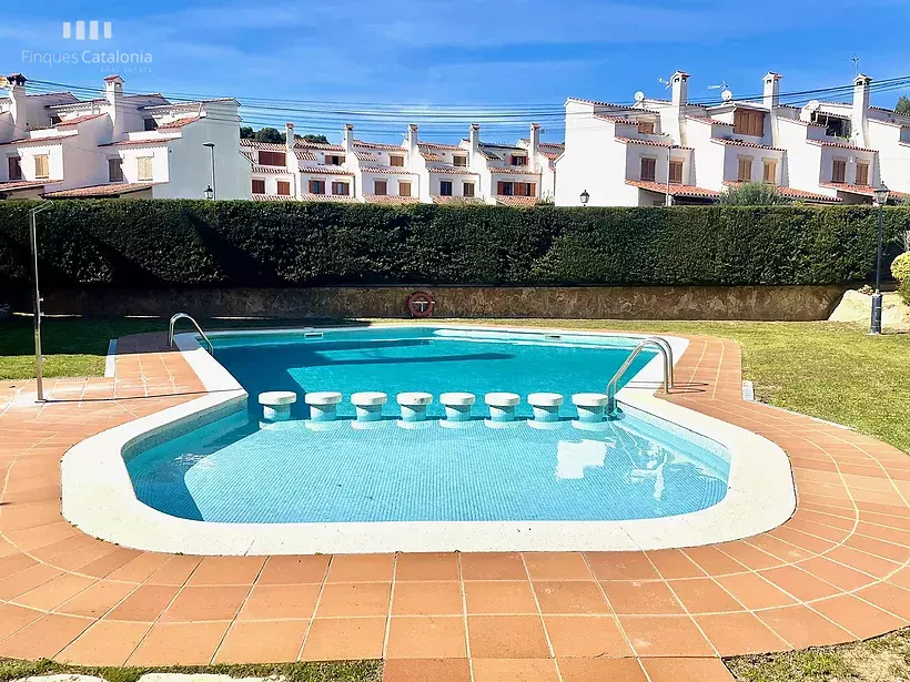 House in Torre Valentina with 4 bedrooms, garage, community pool and tourist license.