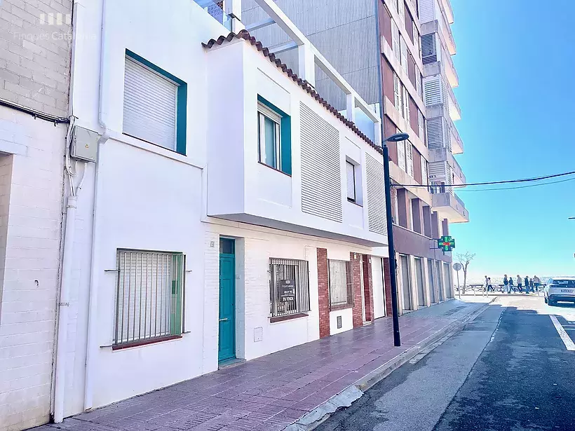Casa con vistas al mar a 20 metros del paseo, 4 dormitorios, terraza 21 m2 en Sant Antoni de Calonge