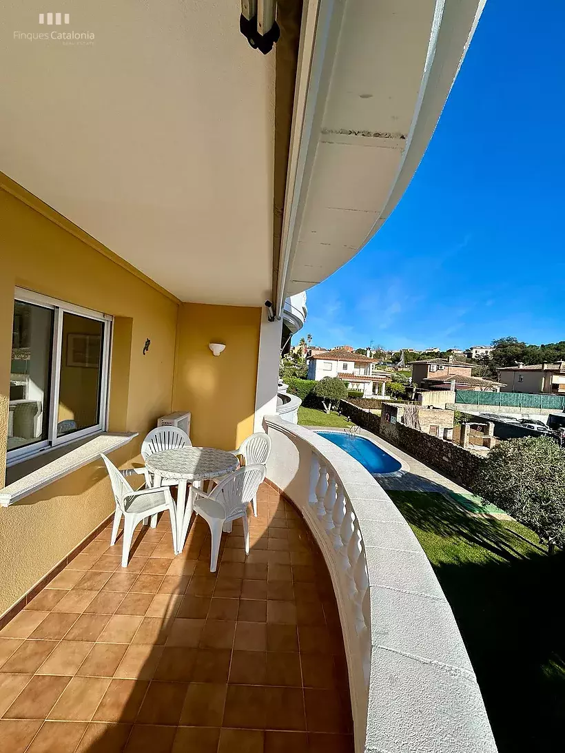 Appartement à Mas Barceló Calonge, avec deux chambres doubles, terrasse de la piscine, parking et débarras