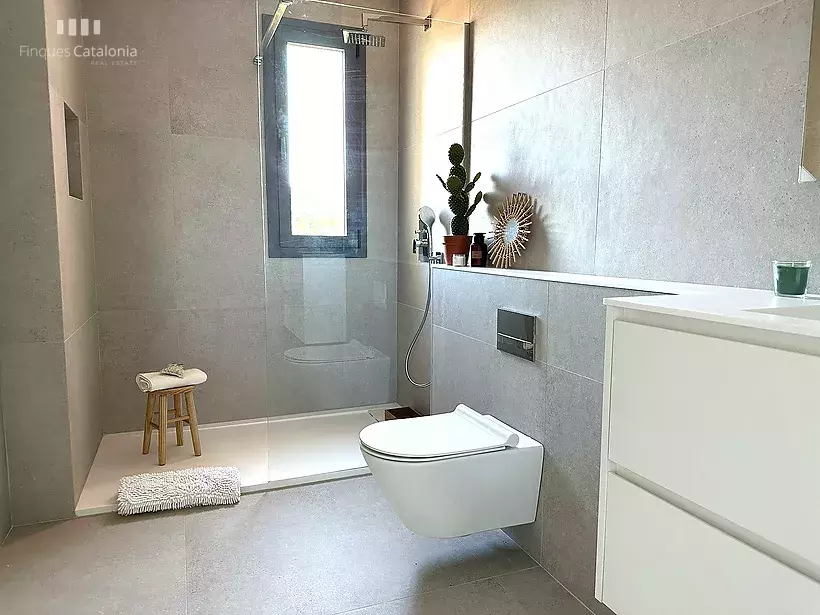 Brand new design house in Sant Pol-S'Agaró and a short distance from the beach.
