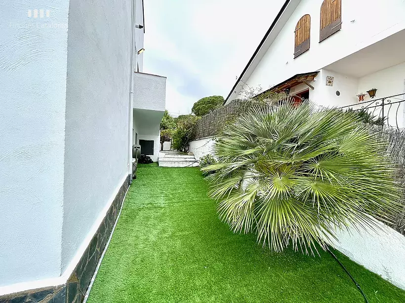 House with TOURIST LICENSE with sea views, 7 bedrooms, terrace and pool Sant Pol Barcelona.
