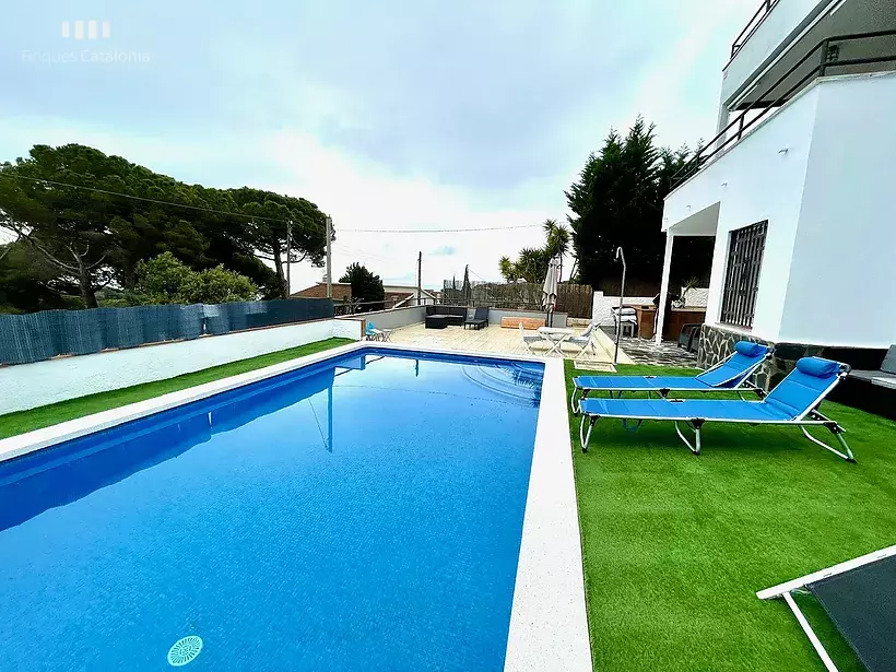 Maison avec LICENCE TOURISTIQUE avec vue sur la mer, 7 chambres, terrasse et piscine Sant Pol Barcelona.