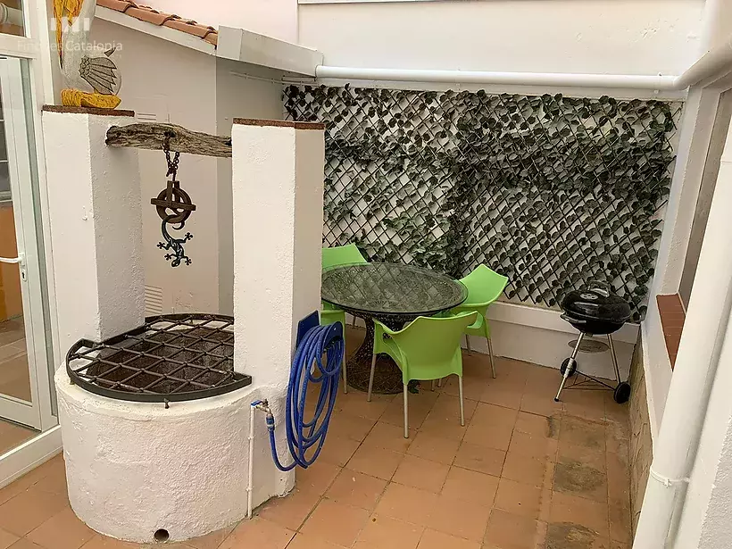 Casa de pueblo con 5 habitaciones , terraza, patio y garaje en Sant Antoni de Calonge .