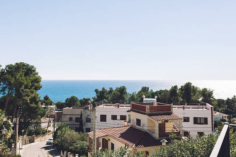 Magnífico chalet en urb. Treumal, a 450m de la playa, ¡con piscina y pista de tenis!