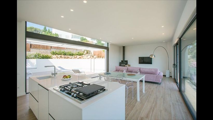 Villa design de LUXE sur la Costa Brava avec panneaux solaires, piscine privée, jardin et garage avec vue incroyable sur la baie de Palamós