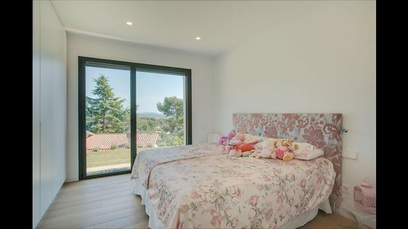 Vila de LUXE a la Costa Brava de disseny amb panells solars, piscina privada, jardí i garatge amb increïbles vistes a la badia de Palamós