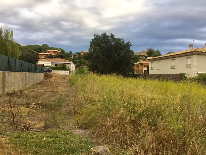 Terreny de 1.080 m2 tot pla en Sant Daniel
